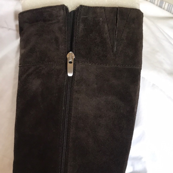 Lightly used brown suede boots - Picture 5 of 6